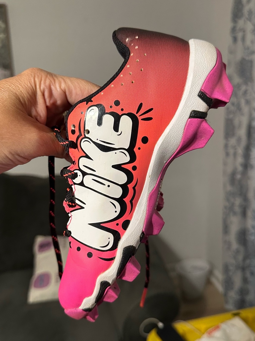 Nike Pink to Red Gradient Women’s Athletic Cleats with Graphic Logo